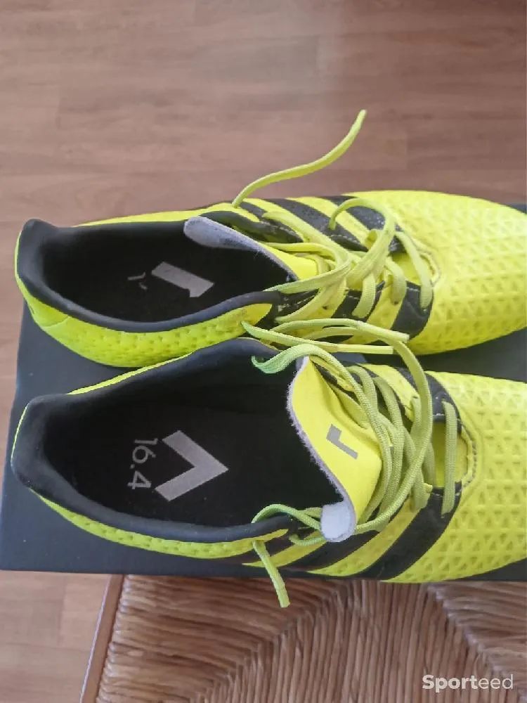 Chaussures de foot d'occasion Ajouté le : 27/11/2021