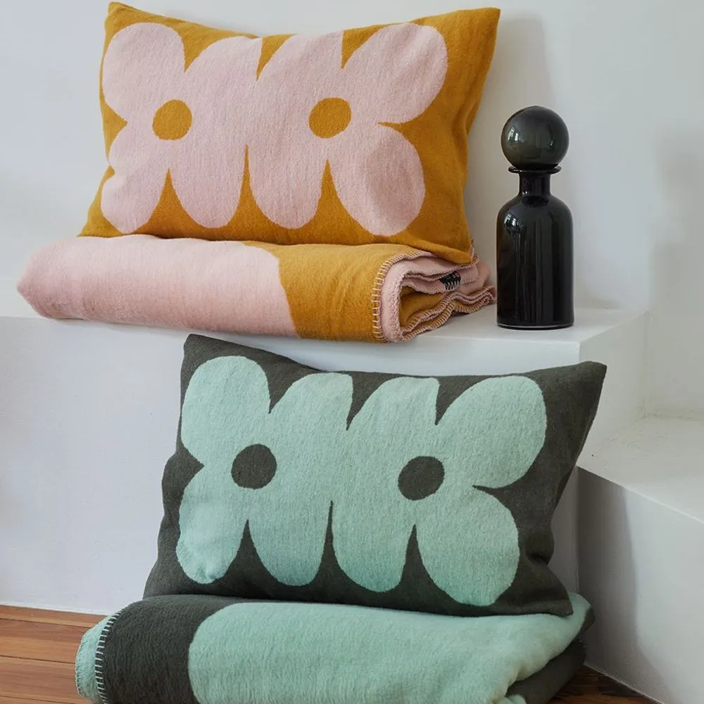 Recycled cotton cushion daisy in three color combinations